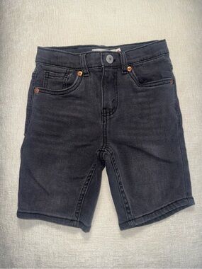 Boys Levi size 7 Black Denim Shorts